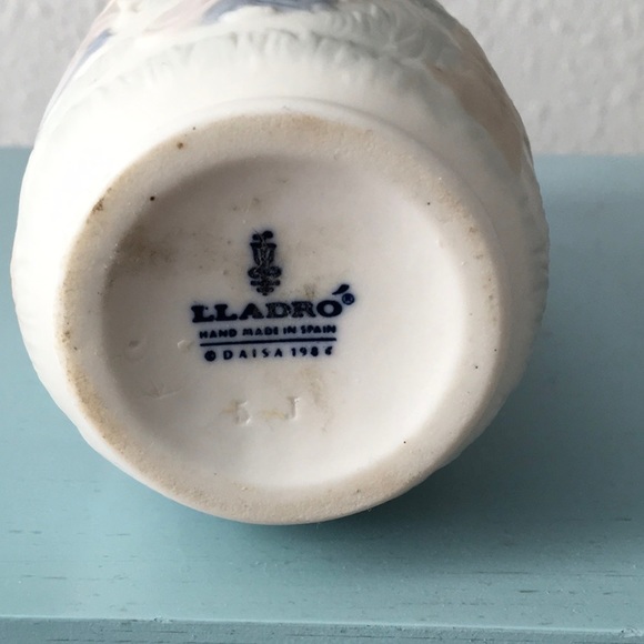 Authentic Retired Lladro Mini Tibor Japonesas Vase in Perfect Condition, 4” tall - Picture 8 of 9